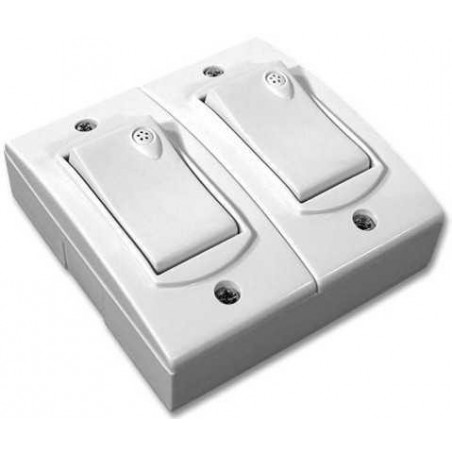 Llave exterior jeluz verona armada con 2 puntos de 10a blanco combinados