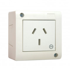 Llave exterior richi con 1 toma corriente de 20a blanco con caja box