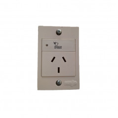 Protector De Tensión Enchufable RBC-SITEL 1111 Con Toma 20A 2000W