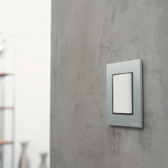 Tapa CAMBRE BAUHAUS 8 módulos con distanciador gris