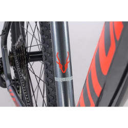 Bicicleta FUTURA GAZELLE rodado 29 talle M cuadro de aluminio gris oscuro