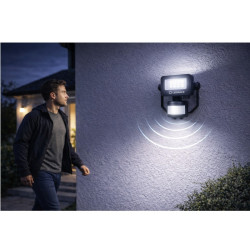 Reflector LEDVANCE COMPACT con sensor IP65 50W 5000lm 5000K luz fría