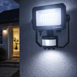 Reflector LEDVANCE COMPACT con sensor IP65 50W 5000lm 5000K luz fría