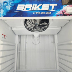 Freezer exhibidor BRIKET M4300BT -18°C vertical 417 Litros blanca